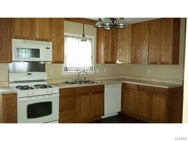 404 Saint John Dr, O'fallon, MO 63366 photo 5