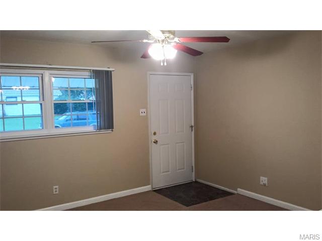 404 Saint John Dr, O'fallon, MO 63366 photo 3