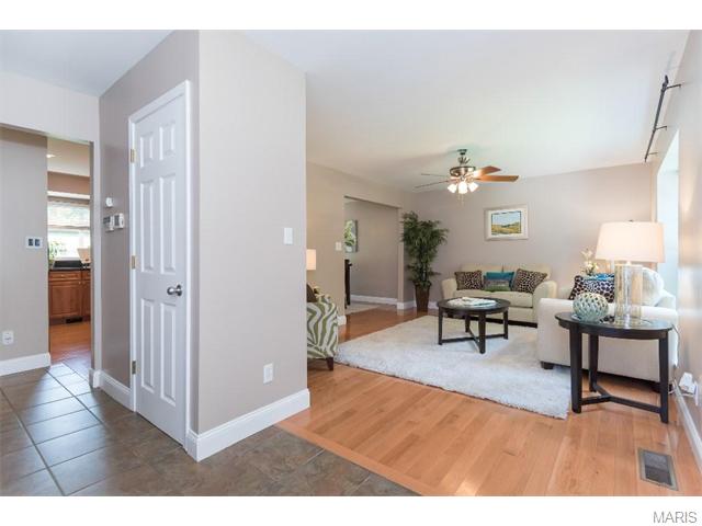 902 Parkfield Ter, Ballwin, MO 63021 photo 4