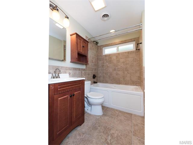 902 Parkfield Ter, Ballwin, MO 63021 photo 24