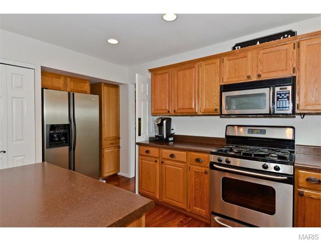 1237 Saddlemaker Dr, Saint Charles, MO 63304 photo 14