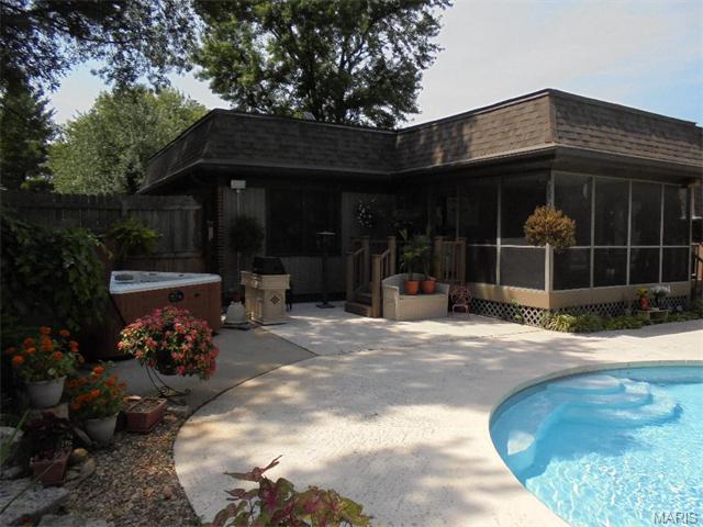 314 Glyn Cagny, Ballwin, MO 63021 photo 2