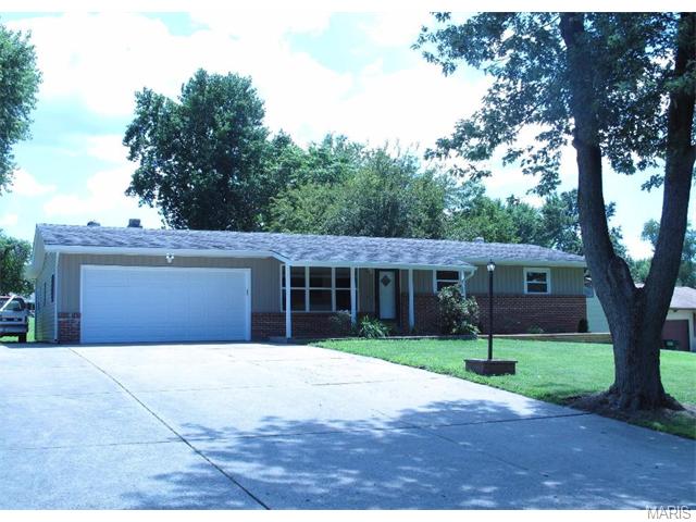 151 Pezold Dr, Saint Charles, MO 63304 photo 1
