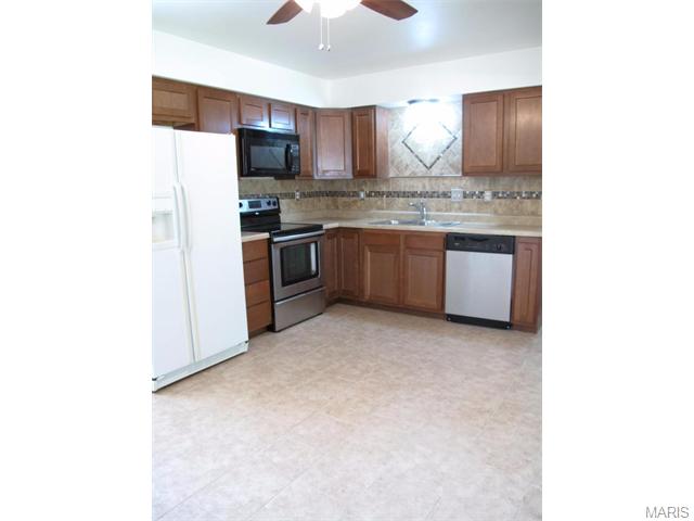 151 Pezold Dr, Saint Charles, MO 63304 photo 8