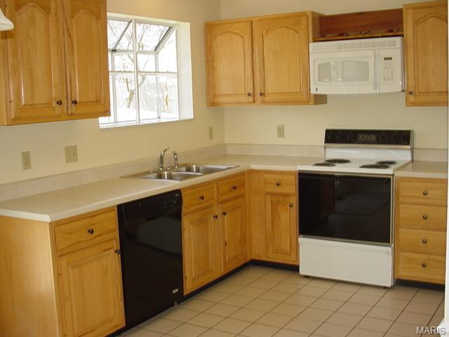2309 Longmont Dr, O'fallon, MO 63368 photo 2
