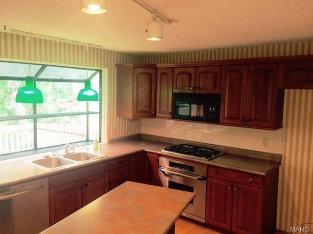 910 Imperial Pt, Ballwin, MO 63021 photo 3