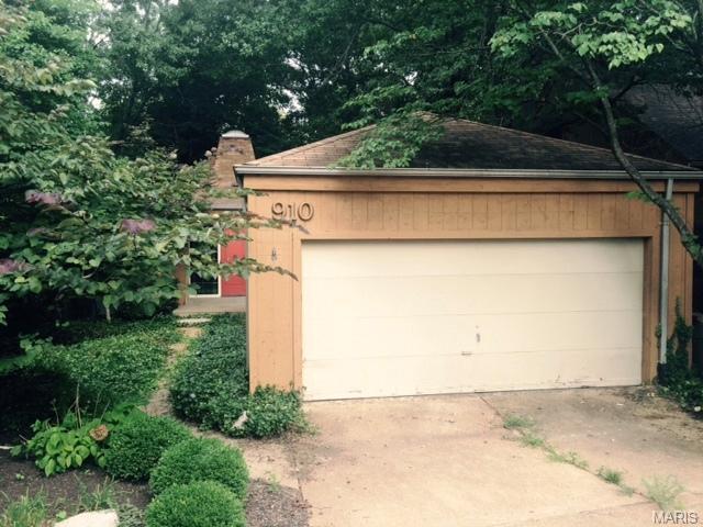 910 Imperial Pt, Ballwin, MO 63021 photo 1