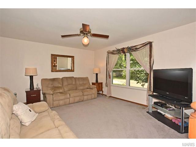 608 Wallach Dr, Eureka, MO 63025 photo 4