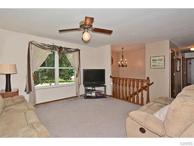 608 Wallach Dr, Eureka, MO 63025 photo 3