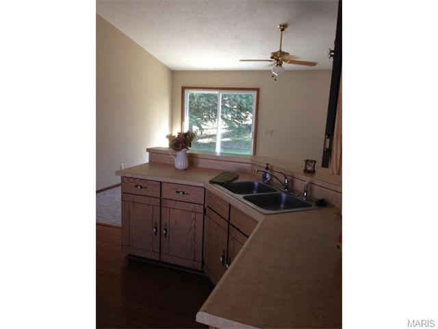 1318 Manuka Dr, O'fallon, MO 63366 photo 7