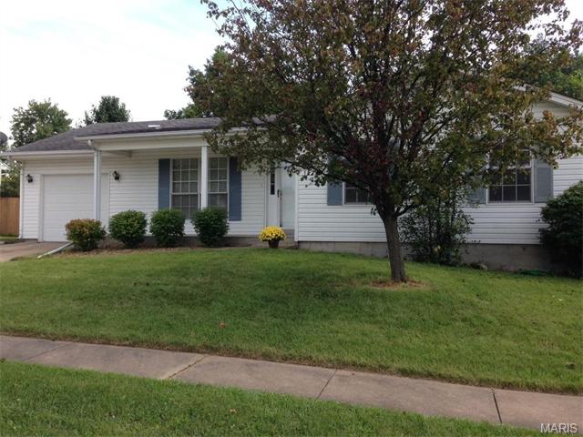 1318 Manuka Dr, O'fallon, MO 63366 photo 1