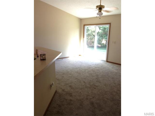 1318 Manuka Dr, O'fallon, MO 63366 photo 4