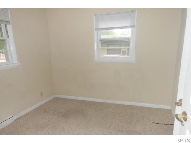 9607 Harold Dr, Saint Louis, MO 63134 photo 10