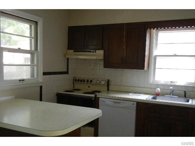 9607 Harold Dr, Saint Louis, MO 63134 photo 6