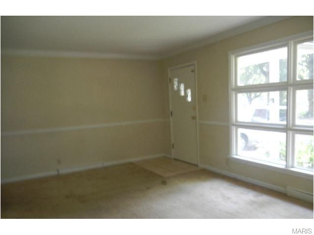 9607 Harold Dr, Saint Louis, MO 63134 photo 4