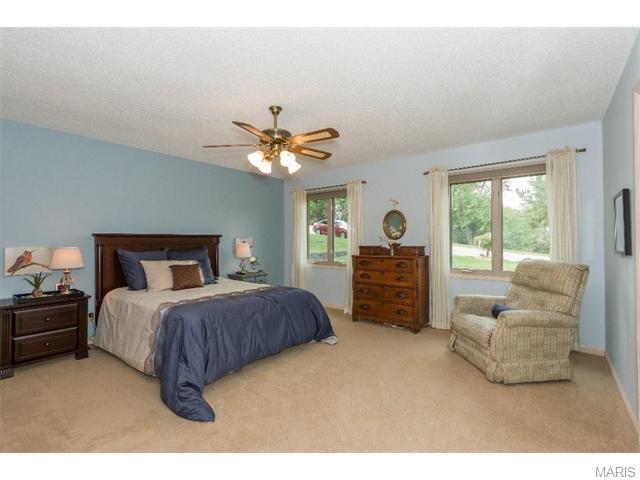 521 Stoddards Ml, Ballwin, MO 63011 photo 7
