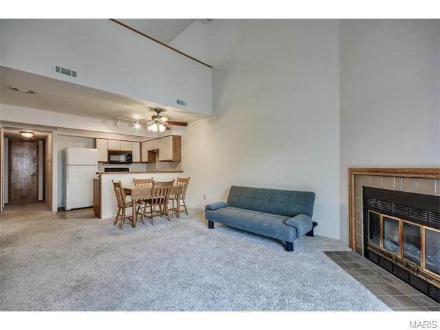 1325 Prospect Vlg #E, Ballwin, MO 63021 photo 4