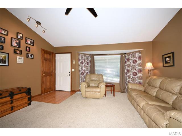 6 Mallard Pointe Dr, O'fallon, MO 63368 photo 2