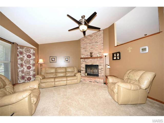 6 Mallard Pointe Dr, O'fallon, MO 63368 photo 3