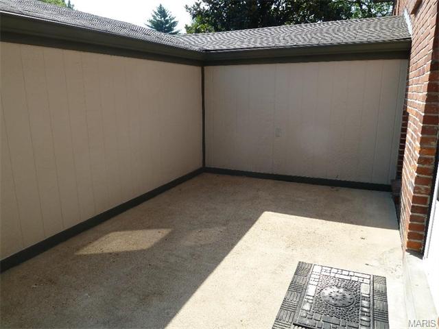 967 Cardello Dr, Ballwin, MO 63021 photo 3