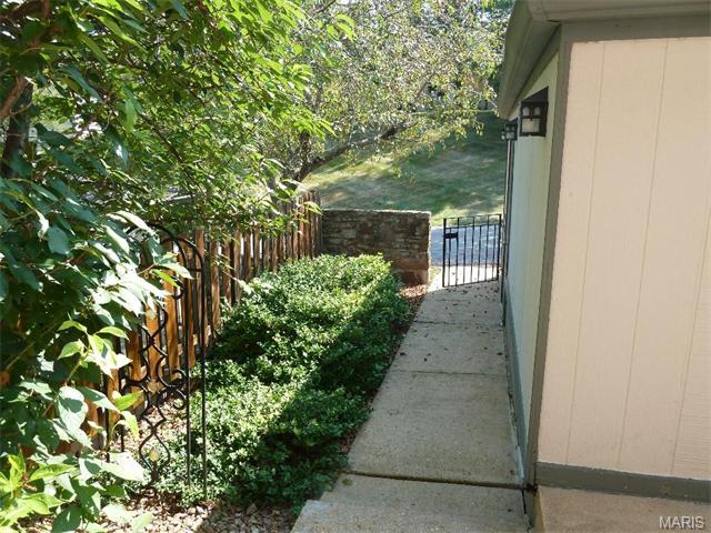 967 Cardello Dr, Ballwin, MO 63021 photo 4