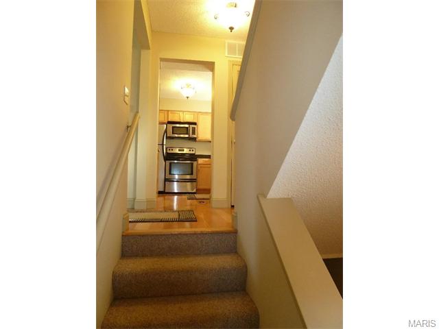 967 Cardello Dr, Ballwin, MO 63021 photo 17