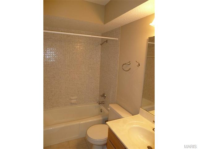 967 Cardello Dr, Ballwin, MO 63021 photo 22