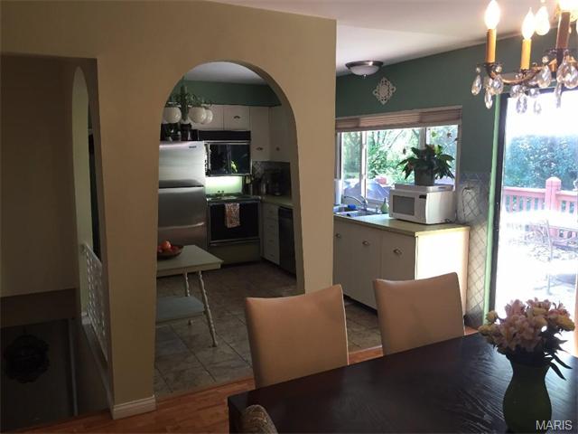 684 Rustic Vly, Ballwin, MO 63021 photo 9