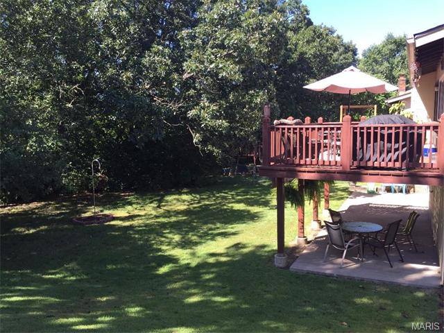 684 Rustic Vly, Ballwin, MO 63021 photo 2