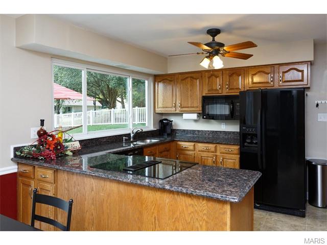 805 Rotherham Dr, Ballwin, MO 63011 photo 3