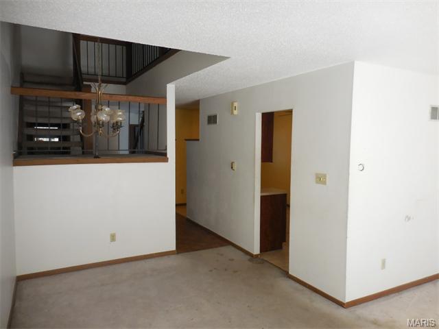 636 Walnut Ridge Dr, Ballwin, MO 63021 photo 9