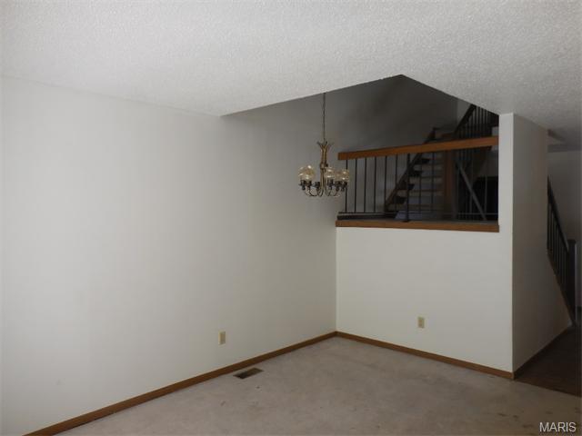 636 Walnut Ridge Dr, Ballwin, MO 63021 photo 8