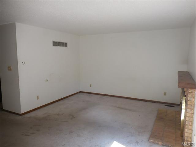 636 Walnut Ridge Dr, Ballwin, MO 63021 photo 6