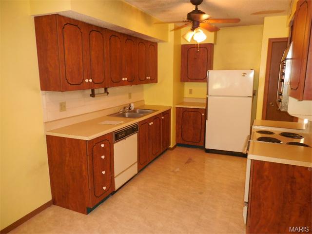 636 Walnut Ridge Dr, Ballwin, MO 63021 photo 3