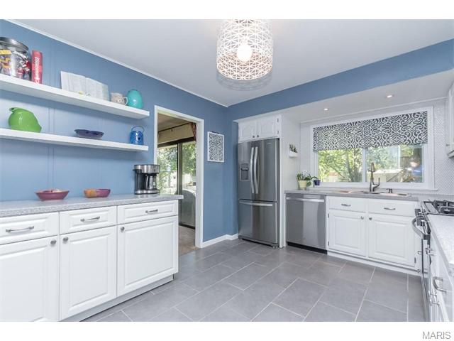 907 Brookvale Ter, Ballwin, MO 63021 photo 6