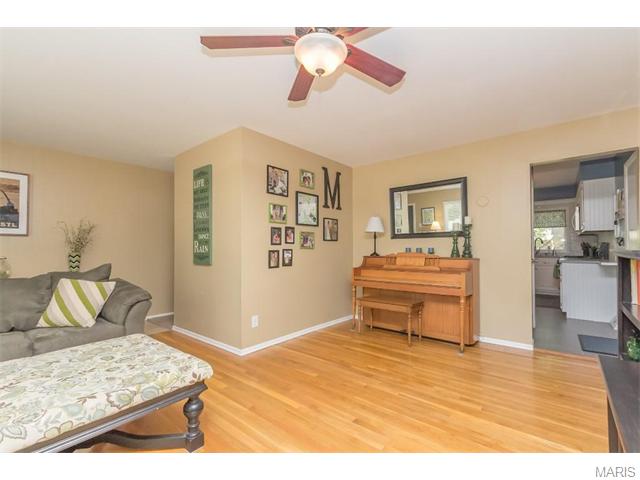 907 Brookvale Ter, Ballwin, MO 63021 photo 3