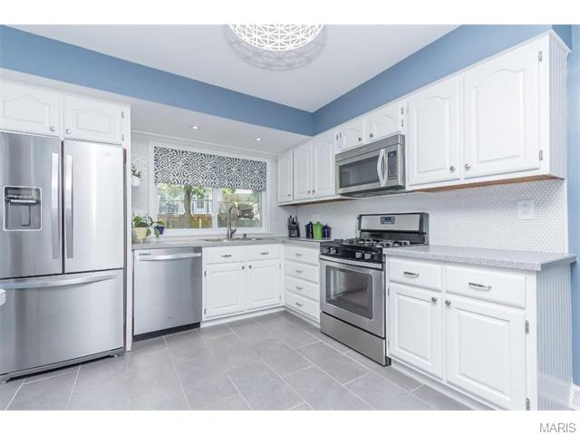 907 Brookvale Ter, Ballwin, MO 63021 photo 5