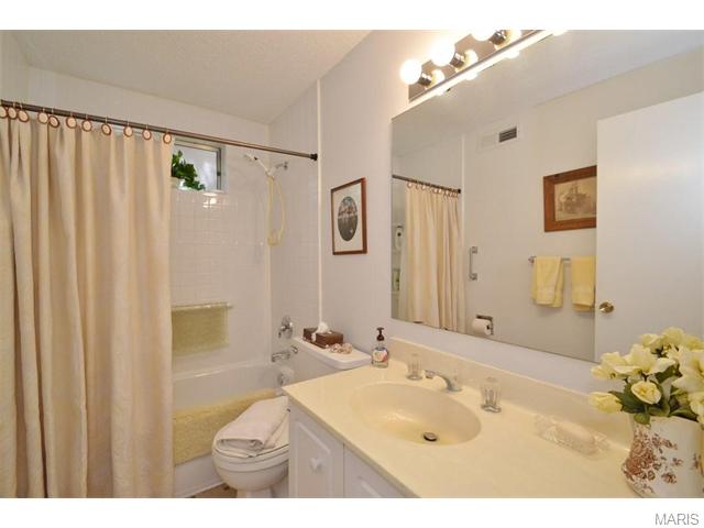 923 Imperial Pt, Ballwin, MO 63021 photo 20