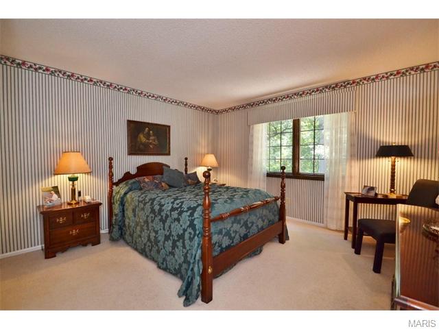 923 Imperial Pt, Ballwin, MO 63021 photo 12
