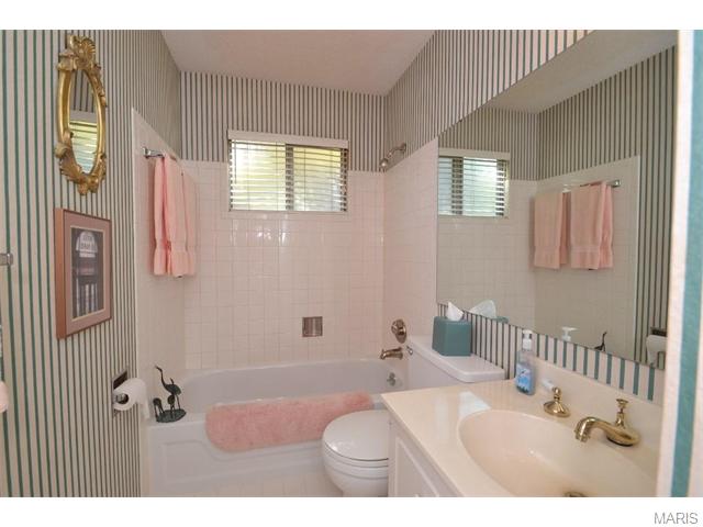 923 Imperial Pt, Ballwin, MO 63021 photo 14