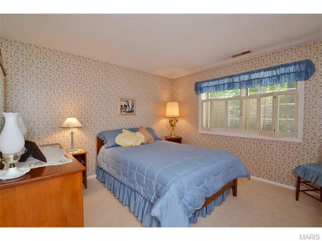 923 Imperial Pt, Ballwin, MO 63021 photo 18