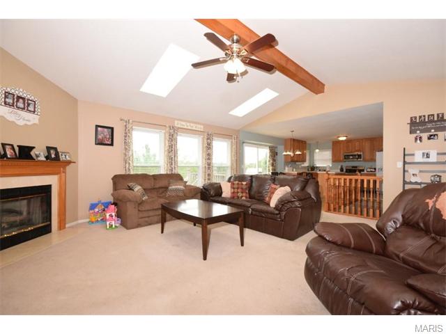 428 Winter Park Dr, O'fallon, MO 63366 photo 3