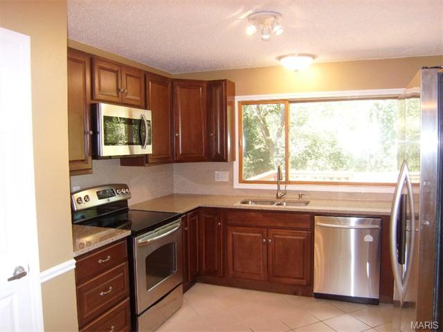 1287 Lombez Dr, Manchester, MO 63021 photo 2