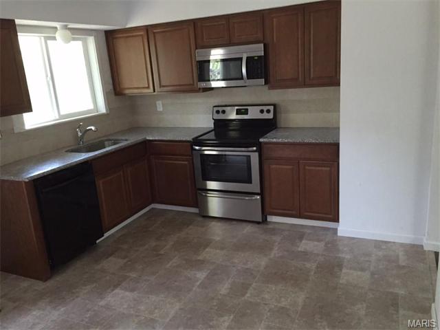 504 Robert, O'fallon, MO 63366 photo 2