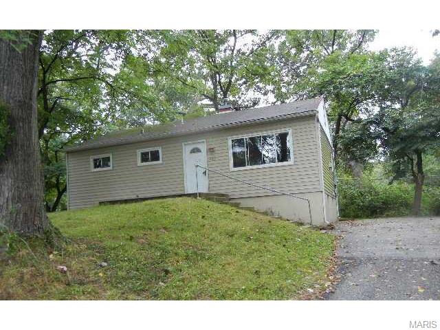 223 Highview Dr, Ballwin, MO 63011 photo 2