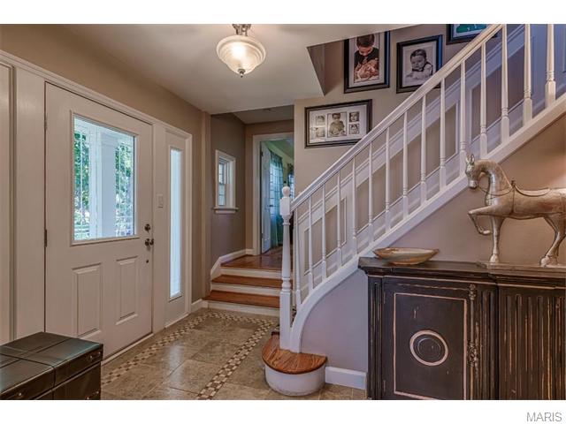 94 Frederick Ln, Glendale, MO 63122 photo 3