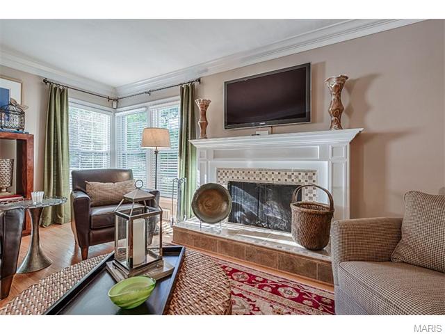 94 Frederick Ln, Glendale, MO 63122 photo 6