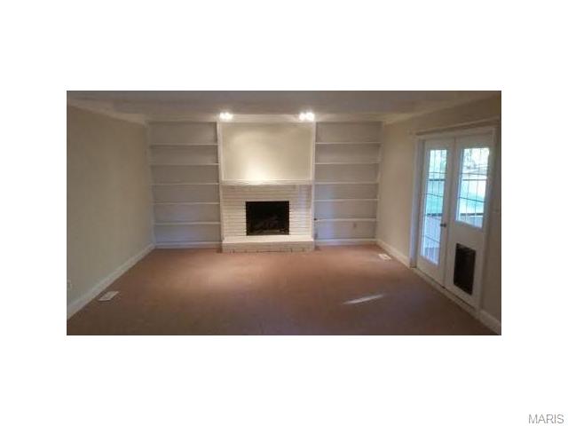 679 Crowsnest Dr, Ballwin, MO 63021 photo 4