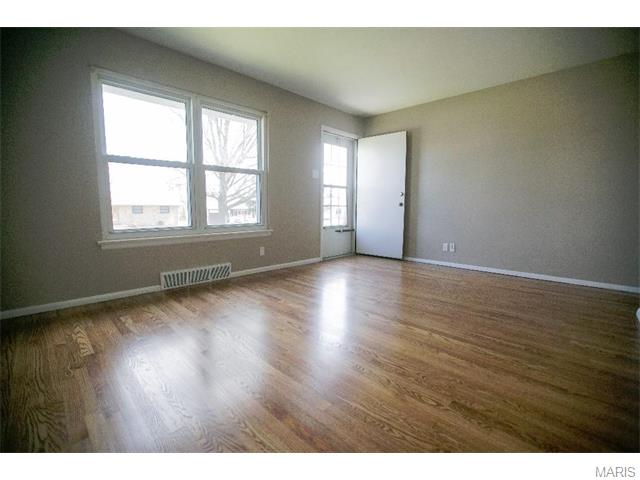 11037 Patsy Dr, Saint Louis, MO 63123 photo 4