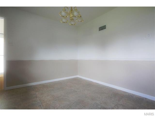 11037 Patsy Dr, Saint Louis, MO 63123 photo 6